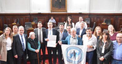 El Concejo Deliberante declaró de Interés Municipal el libro «Recuperar Malvinas” de Alejo Ramos Padilla