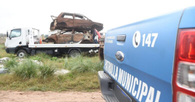Nuevos operativos de remoción de autos abandonados en Abasto, Altos de San Lorenzo y Villa Elvira